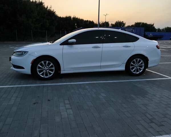Белый Крайслер 200, объемом двигателя 2.36 л и пробегом 228 тыс. км за 9000 $, фото 5 на Automoto.ua