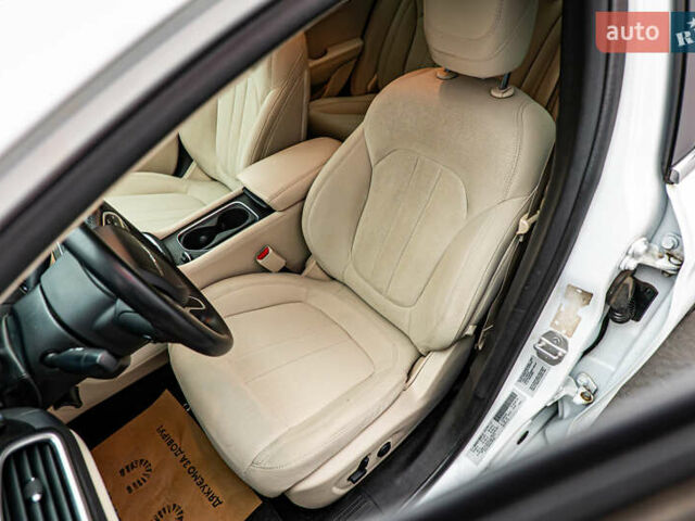 Белый Крайслер 200, объемом двигателя 2.4 л и пробегом 132 тыс. км за 9688 $, фото 8 на Automoto.ua