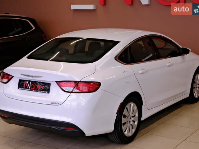 Белый Крайслер 200, объемом двигателя 2.4 л и пробегом 111 тыс. км за 8900 $, фото 13 на Automoto.ua