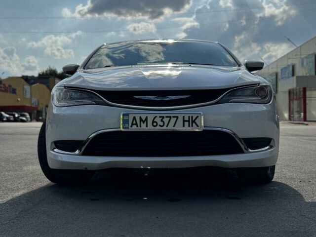 Белый Крайслер 200, объемом двигателя 2.4 л и пробегом 199 тыс. км за 8200 $, фото 3 на Automoto.ua