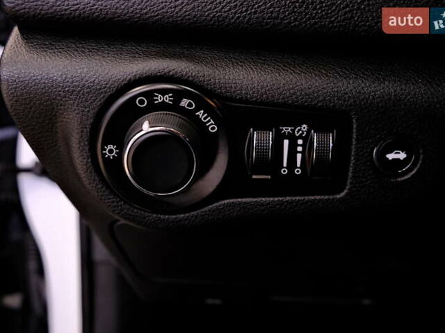 Белый Крайслер 200, объемом двигателя 2.4 л и пробегом 111 тыс. км за 8900 $, фото 22 на Automoto.ua