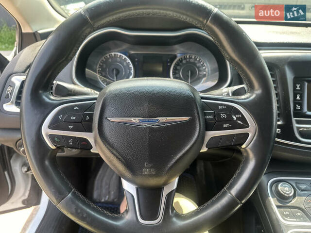 Белый Крайслер 200, объемом двигателя 2.4 л и пробегом 380 тыс. км за 9600 $, фото 9 на Automoto.ua