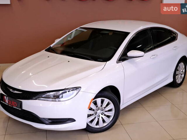 Белый Крайслер 200, объемом двигателя 2.4 л и пробегом 111 тыс. км за 8900 $, фото 8 на Automoto.ua