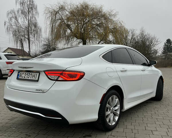 Белый Крайслер 200, объемом двигателя 2.36 л и пробегом 270 тыс. км за 8700 $, фото 7 на Automoto.ua