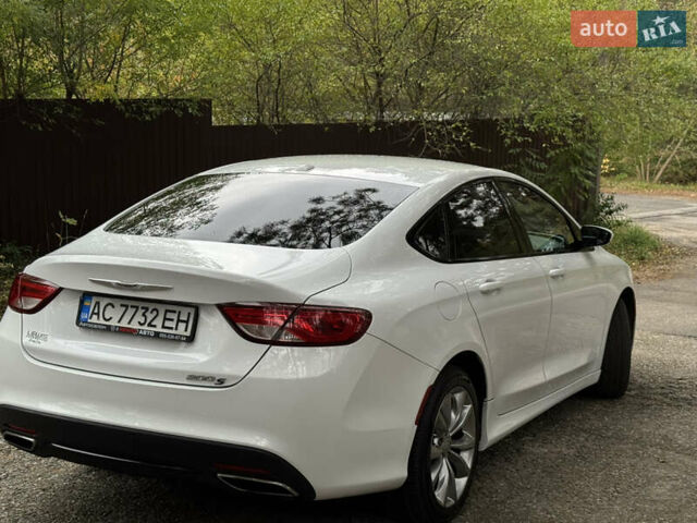 Белый Крайслер 200, объемом двигателя 2.36 л и пробегом 205 тыс. км за 8300 $, фото 5 на Automoto.ua
