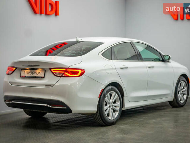 Белый Крайслер 200, объемом двигателя 2.4 л и пробегом 132 тыс. км за 9688 $, фото 1 на Automoto.ua