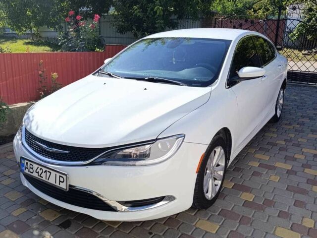 Белый Крайслер 200, объемом двигателя 2.4 л и пробегом 140 тыс. км за 10200 $, фото 5 на Automoto.ua