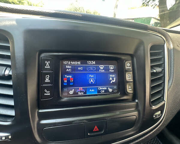 Белый Крайслер 200, объемом двигателя 2.4 л и пробегом 380 тыс. км за 9600 $, фото 11 на Automoto.ua