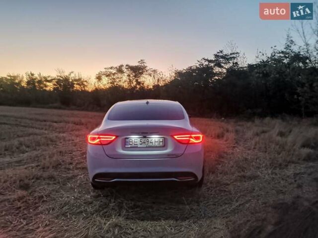 Белый Крайслер 200, объемом двигателя 2.36 л и пробегом 223 тыс. км за 10000 $, фото 3 на Automoto.ua