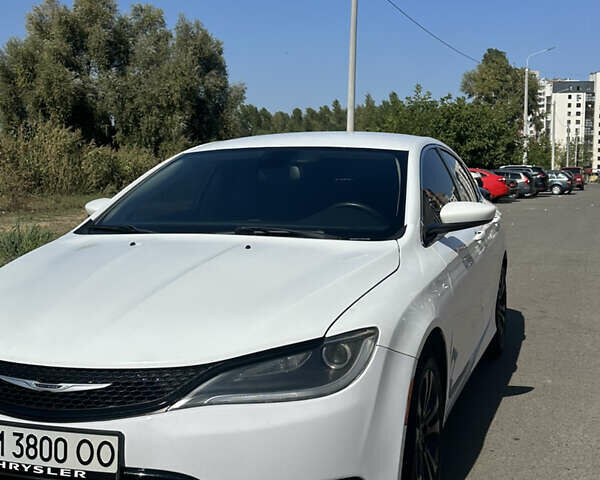Белый Крайслер 200, объемом двигателя 2.36 л и пробегом 250 тыс. км за 8500 $, фото 5 на Automoto.ua