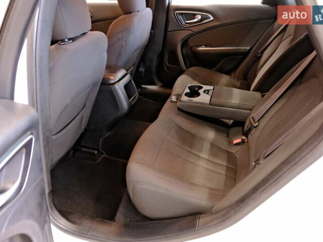 Белый Крайслер 200, объемом двигателя 2.4 л и пробегом 111 тыс. км за 8900 $, фото 29 на Automoto.ua