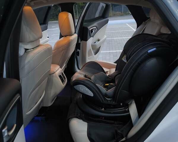 Белый Крайслер 200, объемом двигателя 2.36 л и пробегом 228 тыс. км за 9000 $, фото 13 на Automoto.ua