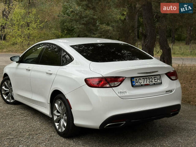 Белый Крайслер 200, объемом двигателя 2.36 л и пробегом 205 тыс. км за 8300 $, фото 3 на Automoto.ua