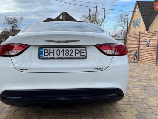 Белый Крайслер 200, объемом двигателя 2.36 л и пробегом 298 тыс. км за 8300 $, фото 1 на Automoto.ua
