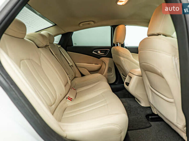 Белый Крайслер 200, объемом двигателя 2.4 л и пробегом 132 тыс. км за 9688 $, фото 18 на Automoto.ua