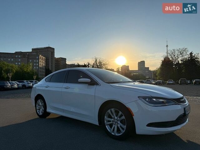 Белый Крайслер 200, объемом двигателя 2.36 л и пробегом 145 тыс. км за 10900 $, фото 4 на Automoto.ua