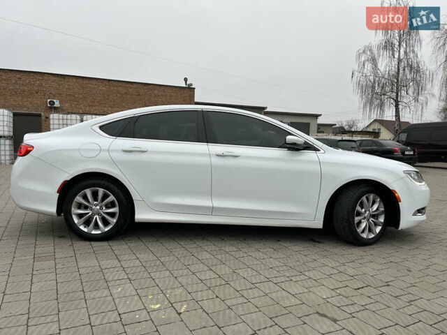 Белый Крайслер 200, объемом двигателя 2.36 л и пробегом 276 тыс. км за 9000 $, фото 8 на Automoto.ua