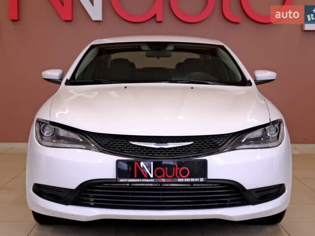 Белый Крайслер 200, объемом двигателя 2.4 л и пробегом 111 тыс. км за 8900 $, фото 1 на Automoto.ua