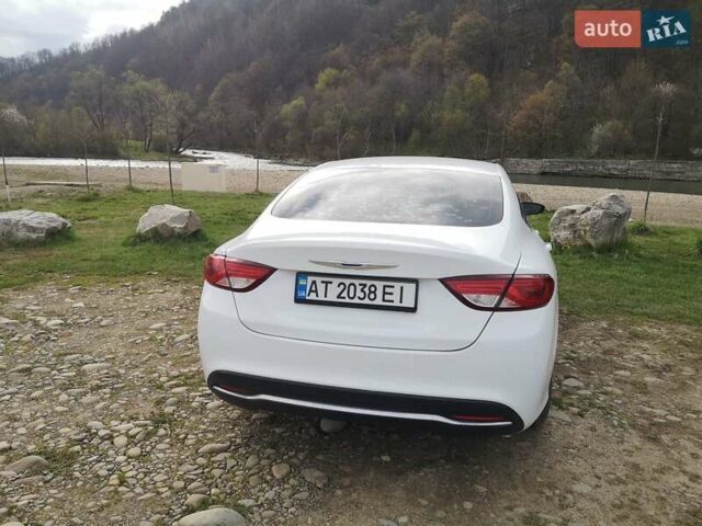Белый Крайслер 200, объемом двигателя 2.4 л и пробегом 160 тыс. км за 10624 $, фото 2 на Automoto.ua