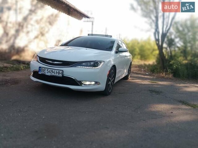 Белый Крайслер 200, объемом двигателя 2.36 л и пробегом 222 тыс. км за 9500 $, фото 4 на Automoto.ua