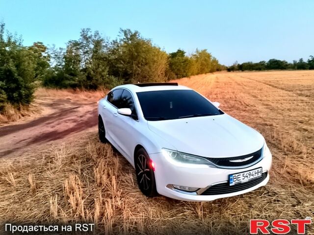 Белый Крайслер 200, объемом двигателя 2.4 л и пробегом 222 тыс. км за 9500 $, фото 1 на Automoto.ua