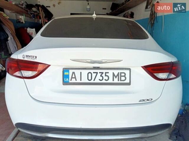 Белый Крайслер 200, объемом двигателя 2.4 л и пробегом 125 тыс. км за 11700 $, фото 7 на Automoto.ua