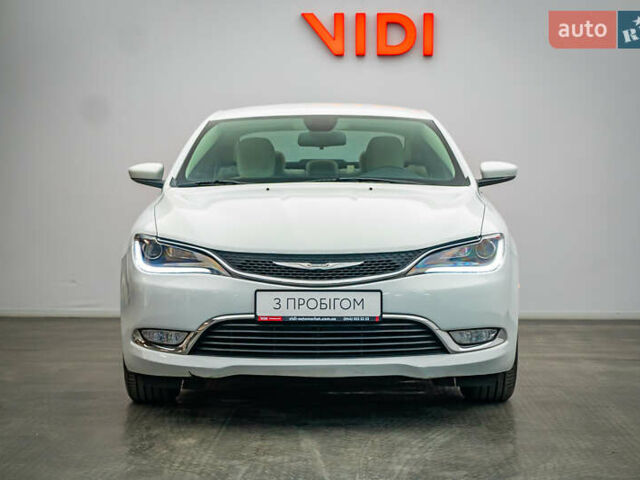 Белый Крайслер 200, объемом двигателя 2.4 л и пробегом 132 тыс. км за 9688 $, фото 4 на Automoto.ua