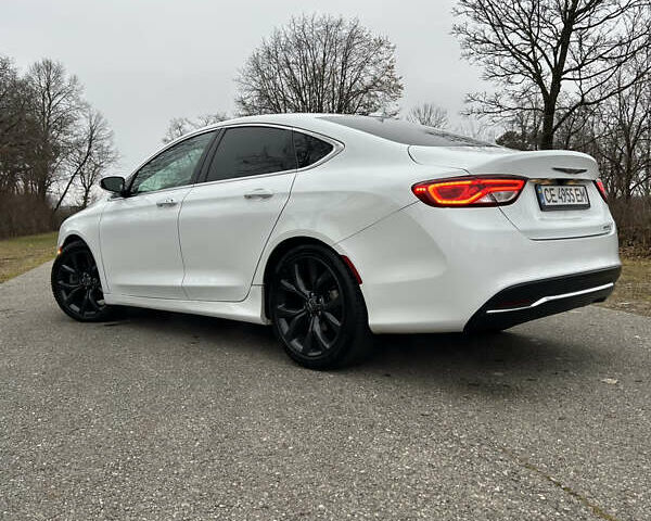 Белый Крайслер 200, объемом двигателя 2.36 л и пробегом 213 тыс. км за 11824 $, фото 2 на Automoto.ua