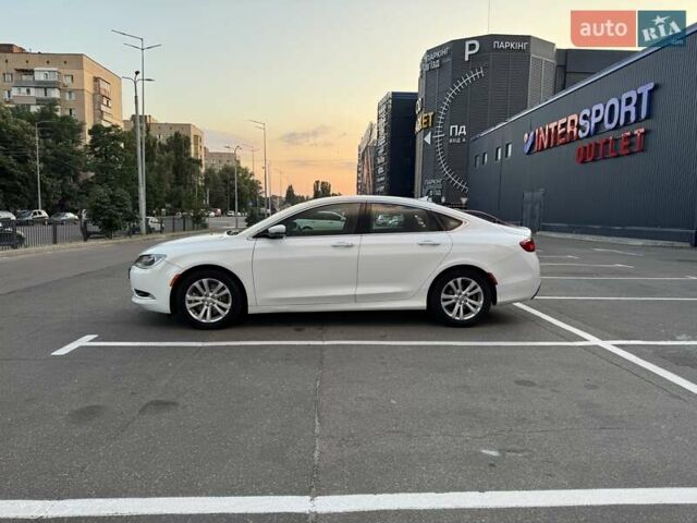Белый Крайслер 200, объемом двигателя 3.6 л и пробегом 205 тыс. км за 12500 $, фото 4 на Automoto.ua