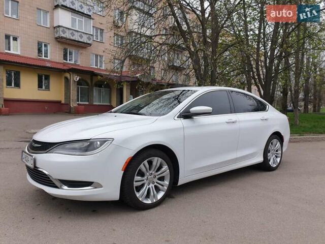 Білий Крайслер 200, об'ємом двигуна 2.36 л та пробігом 185 тис. км за 10500 $, фото 7 на Automoto.ua