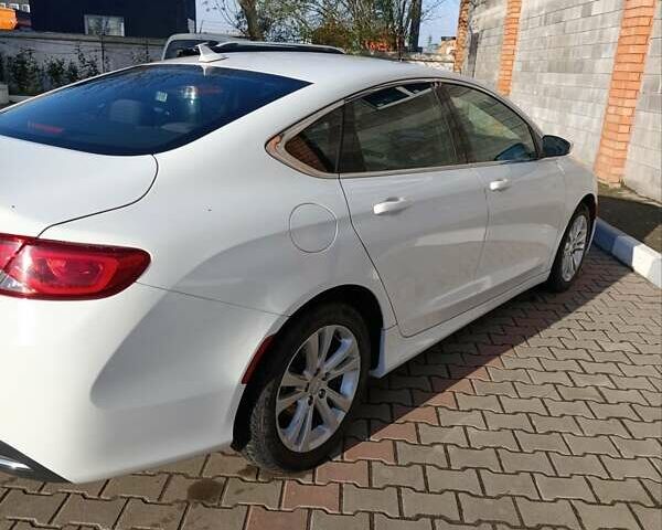 Білий Крайслер 200, об'ємом двигуна 2.36 л та пробігом 132 тис. км за 8900 $, фото 2 на Automoto.ua