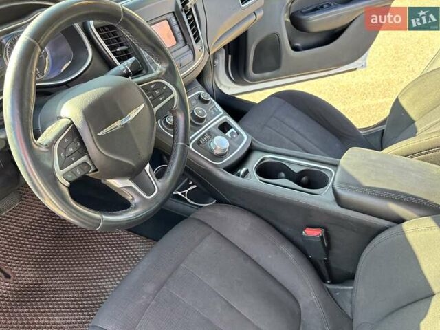 Белый Крайслер 200, объемом двигателя 2.36 л и пробегом 217 тыс. км за 8700 $, фото 18 на Automoto.ua