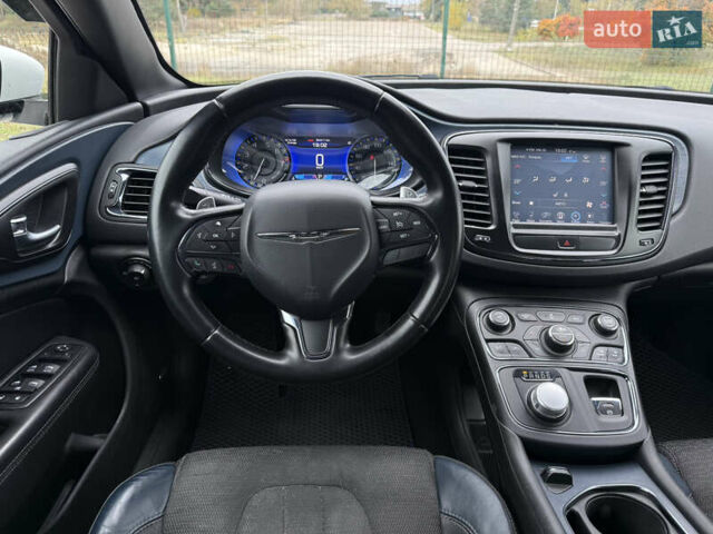 Белый Крайслер 200, объемом двигателя 3.6 л и пробегом 204 тыс. км за 10900 $, фото 23 на Automoto.ua