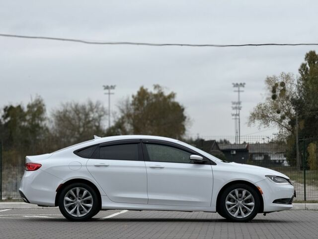 Белый Крайслер 200, объемом двигателя 3.6 л и пробегом 204 тыс. км за 9900 $, фото 3 на Automoto.ua