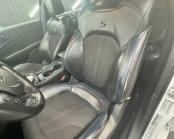 Белый Крайслер 200, объемом двигателя 2.36 л и пробегом 231 тыс. км за 7599 $, фото 10 на Automoto.ua