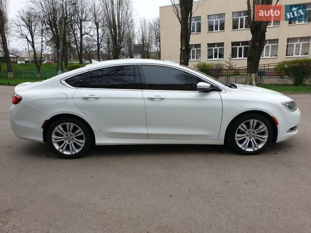 Білий Крайслер 200, об'ємом двигуна 2.36 л та пробігом 185 тис. км за 10500 $, фото 5 на Automoto.ua