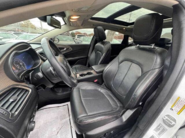 Білий Крайслер 200, об'ємом двигуна 3.6 л та пробігом 79 тис. км за 4800 $, фото 8 на Automoto.ua