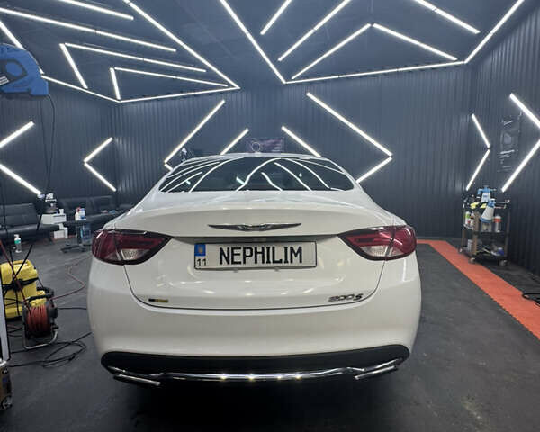 Белый Крайслер 200, объемом двигателя 2.36 л и пробегом 231 тыс. км за 7599 $, фото 5 на Automoto.ua