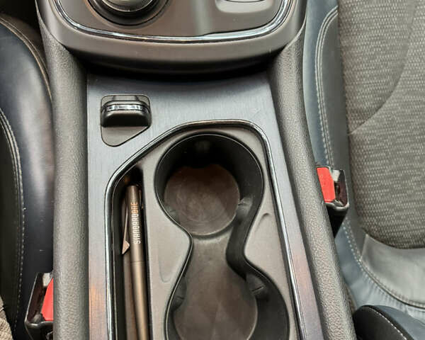 Белый Крайслер 200, объемом двигателя 2.36 л и пробегом 231 тыс. км за 7599 $, фото 21 на Automoto.ua