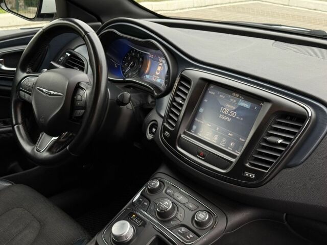 Белый Крайслер 200, объемом двигателя 3.6 л и пробегом 204 тыс. км за 9900 $, фото 20 на Automoto.ua