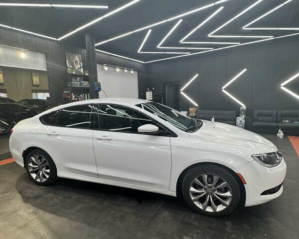 Белый Крайслер 200, объемом двигателя 2.36 л и пробегом 231 тыс. км за 7599 $, фото 3 на Automoto.ua