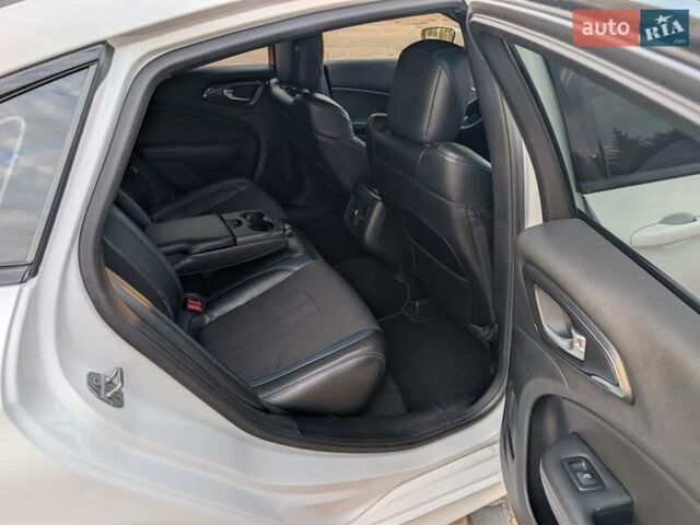 Белый Крайслер 200, объемом двигателя 3.6 л и пробегом 145 тыс. км за 11600 $, фото 12 на Automoto.ua