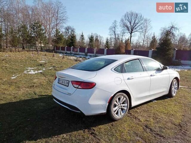 Белый Крайслер 200, объемом двигателя 2.4 л и пробегом 261 тыс. км за 9200 $, фото 4 на Automoto.ua