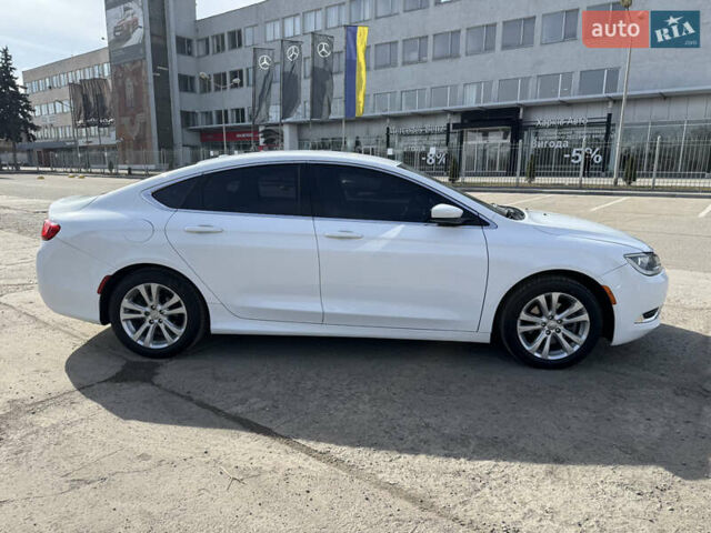 Белый Крайслер 200, объемом двигателя 2.4 л и пробегом 160 тыс. км за 9300 $, фото 4 на Automoto.ua