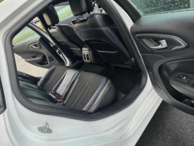 Белый Крайслер 200, объемом двигателя 3.6 л и пробегом 72 тыс. км за 6100 $, фото 10 на Automoto.ua