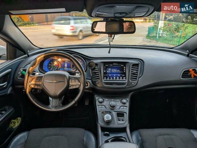 Белый Крайслер 200, объемом двигателя 3.6 л и пробегом 145 тыс. км за 11600 $, фото 11 на Automoto.ua