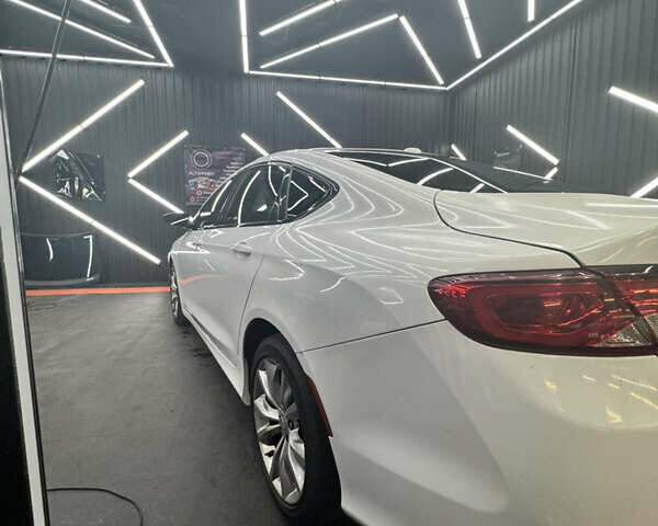 Белый Крайслер 200, объемом двигателя 2.36 л и пробегом 231 тыс. км за 7599 $, фото 6 на Automoto.ua