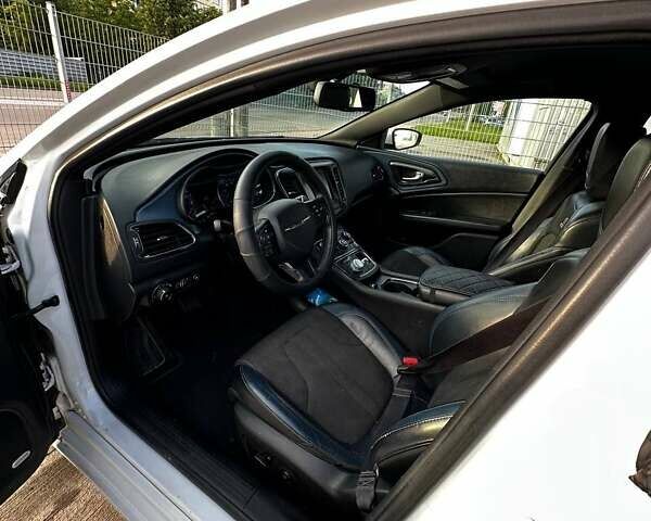 Білий Крайслер 200, об'ємом двигуна 3.61 л та пробігом 208 тис. км за 14500 $, фото 9 на Automoto.ua