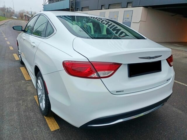 Белый Крайслер 200, объемом двигателя 2.4 л и пробегом 170 тыс. км за 11500 $, фото 2 на Automoto.ua