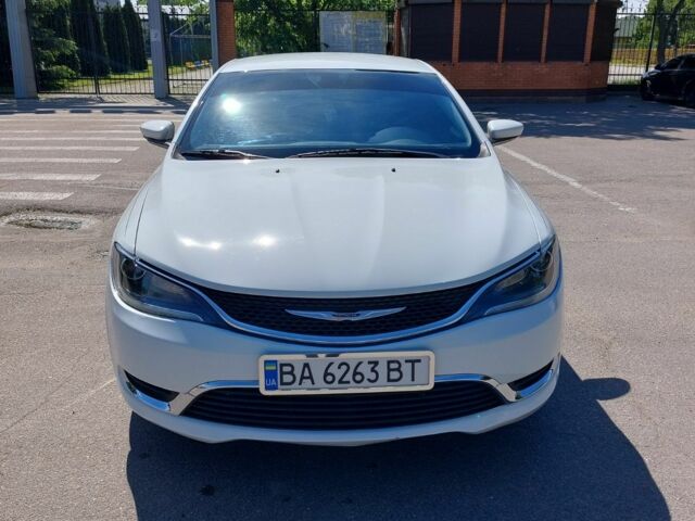 Белый Крайслер 200, объемом двигателя 2.4 л и пробегом 170 тыс. км за 11500 $, фото 8 на Automoto.ua